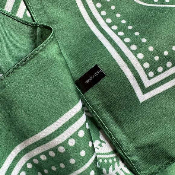 NWOT Satin Scarf- Beautiful Green & White - Picture 3 of 3